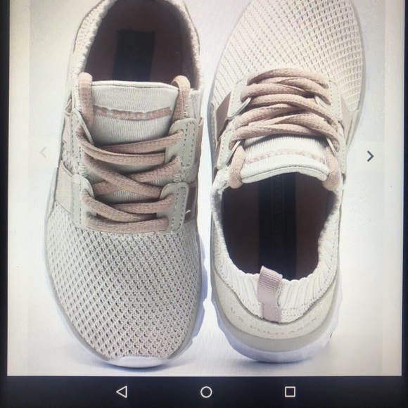 Shose - Picture 3 of 8